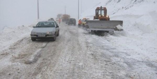 مسدود شدن جاده کرج، چالوس و آزادراه تهران، شمال به علت بارش برف