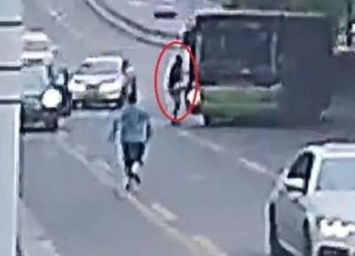 نجات مسافران اتوبوس از طریق مامور پلیس