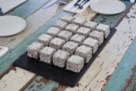 طرز تهیه کیک لمینگتون استرالیایی؛ خوشمزه و خاص